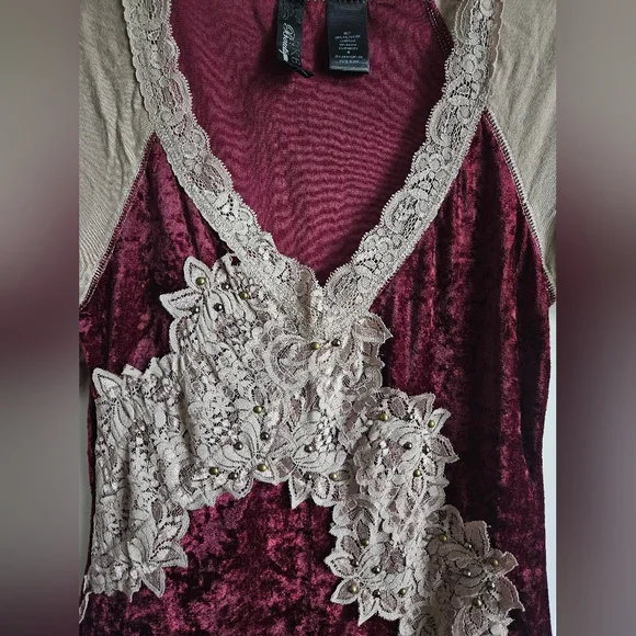 Maroon Velvet Top with Lace Embellishment - Picture 4 of 4